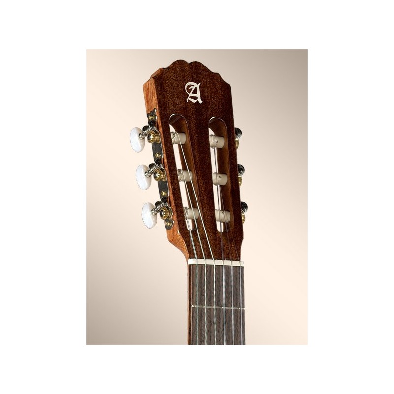 Классическая гитара Alhambra 1c в магазине Music-Hummer