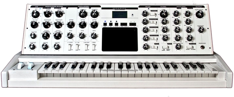 Синтезатор Moog Minimoog Voyager Performer Edition Wht в магазине Music-Hummer