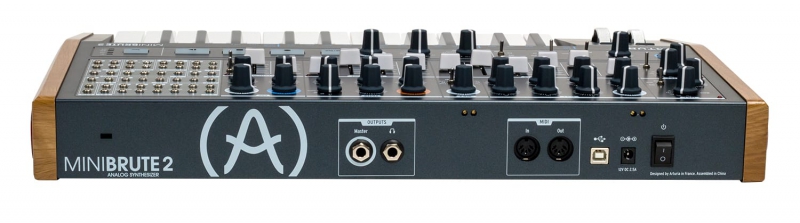 Фото Arturia MiniBrute 2