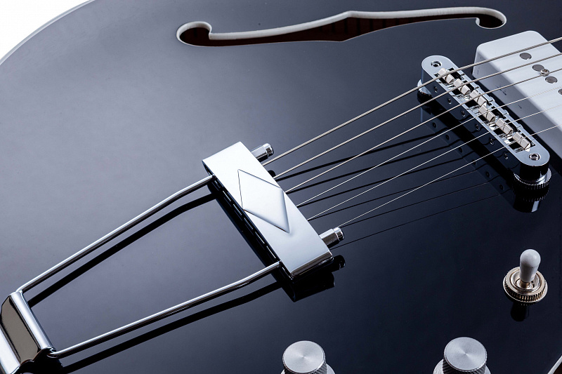 Электроакустическая гитара VOX BOBCAT V90B в магазине Music-Hummer
