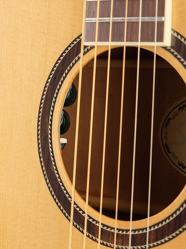 Фото Электроакустическая гитара Shadow D-MCE