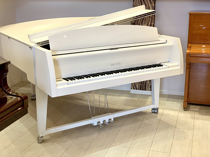 Фото Белый кабинетный рояль Sauter 210 Vivace Peter-Maly-Edition White Polished