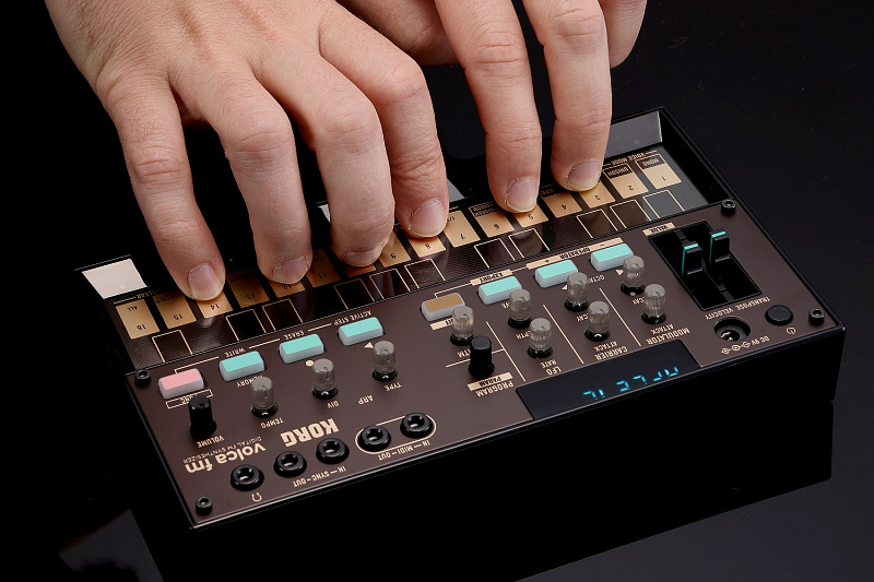 Фото FM-синтезатор KORG Volca FM2