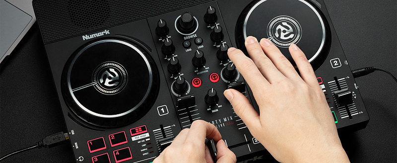 Фото DJ-контроллер NUMARK PARTYMIX LIVE в комплекте ПО Serato